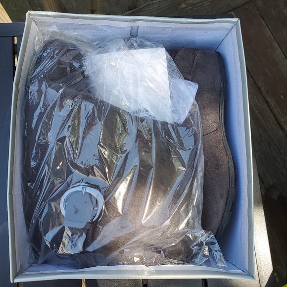 Grey Sueded Boots w/ Buckles ☆NIB☆ - Picture 4 of 5